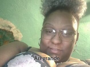 Ari_grande